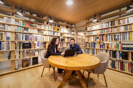 GKB Kundenhalle, Bibliothek